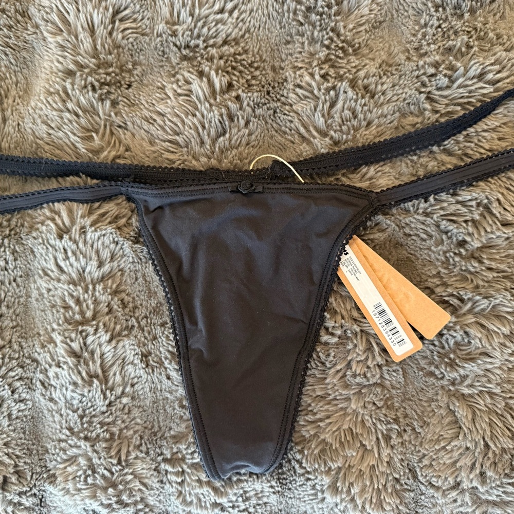 SKIMS Fits Everybody String Thong - onyx
